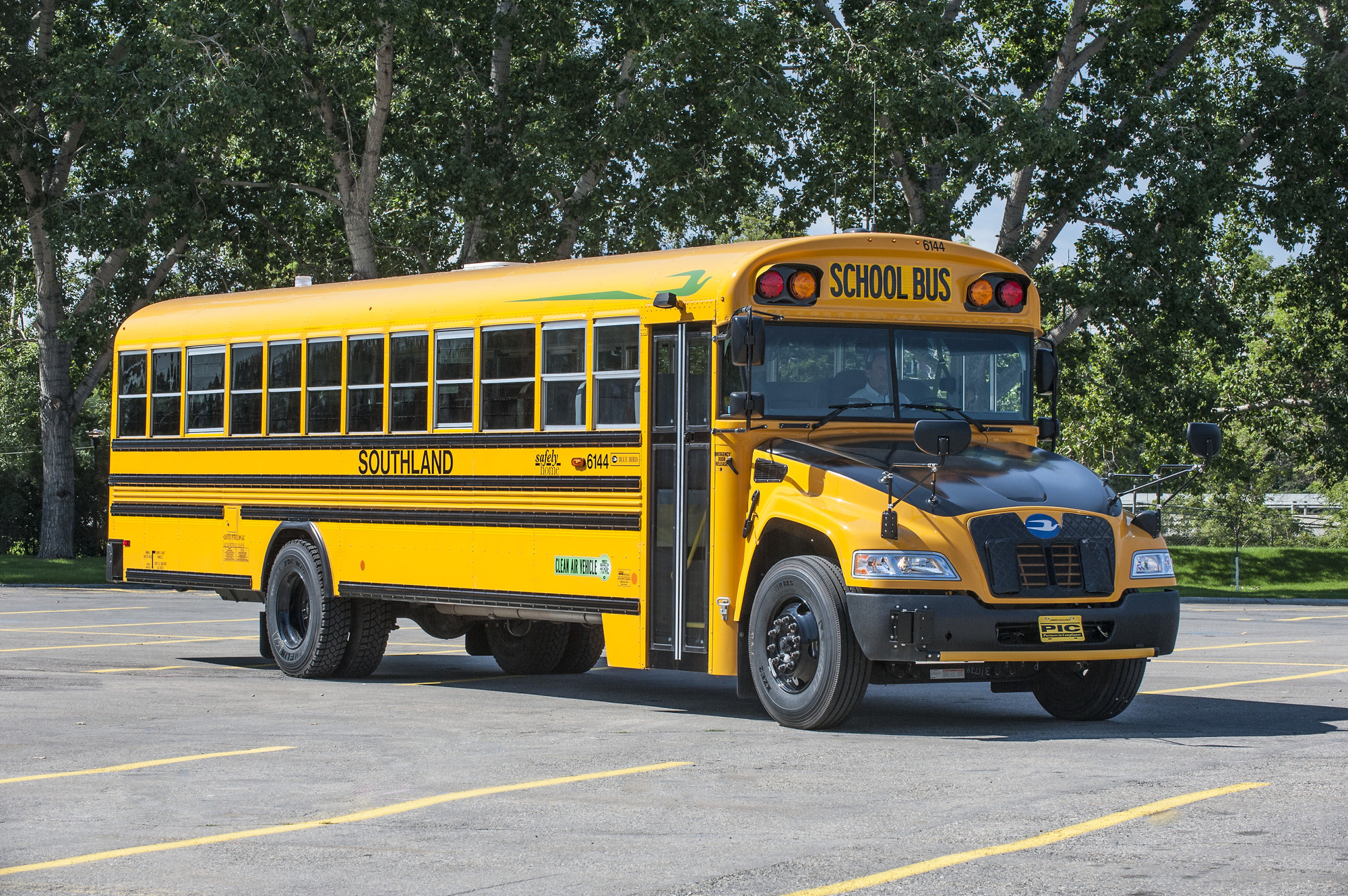 RS661_SOUTHLAND_Blue Bird VISION Propane Bus_Door angle-lpr (1)